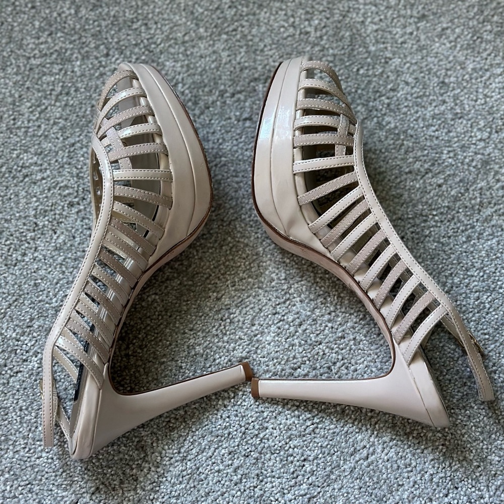 White House Black Market Gena heels size 7.5